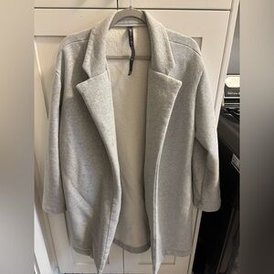 Vuori Heather Gray trench Sweatshirt